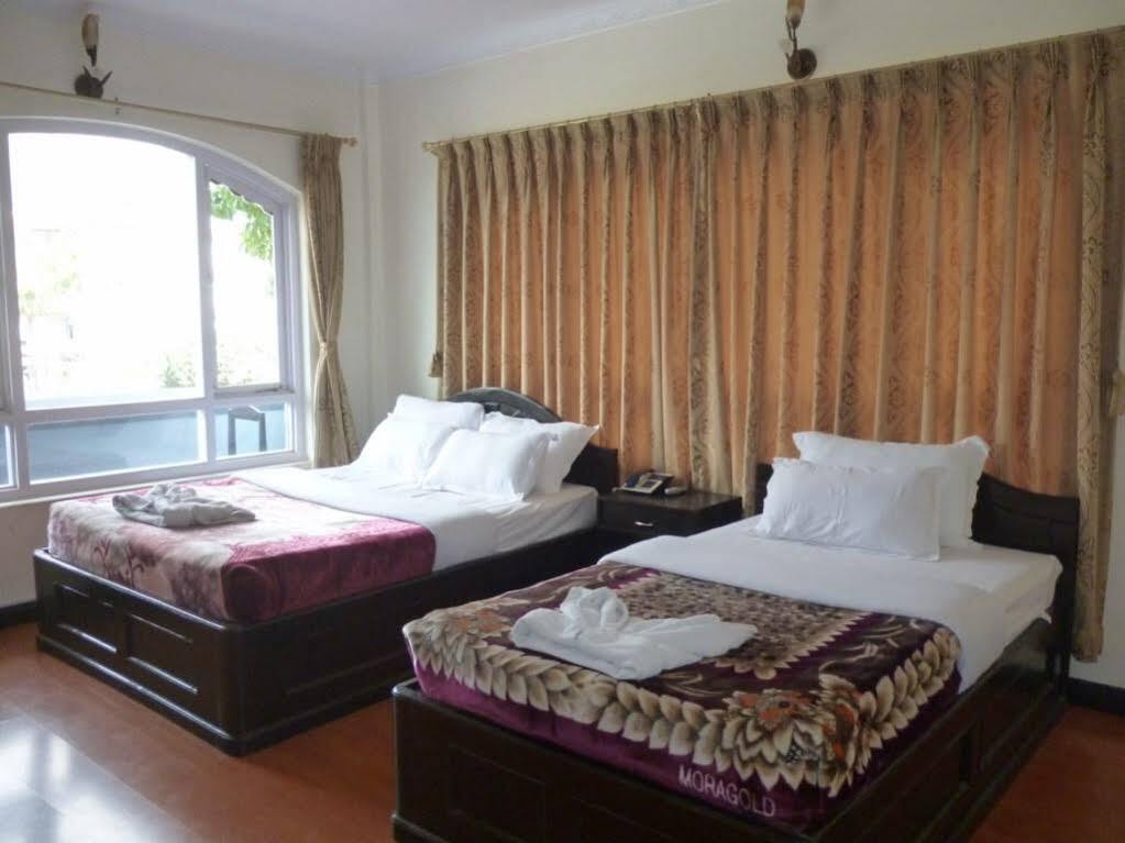 Hotel Bougainvillea ポカラ エクステリア 写真