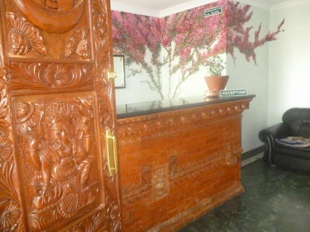 Hotel Bougainvillea ポカラ エクステリア 写真