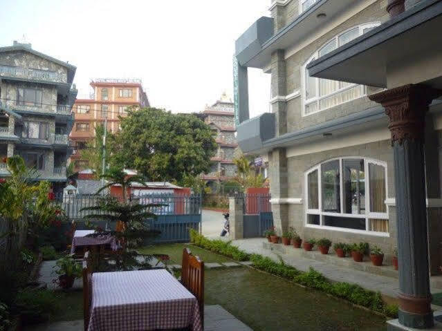 Hotel Bougainvillea ポカラ エクステリア 写真